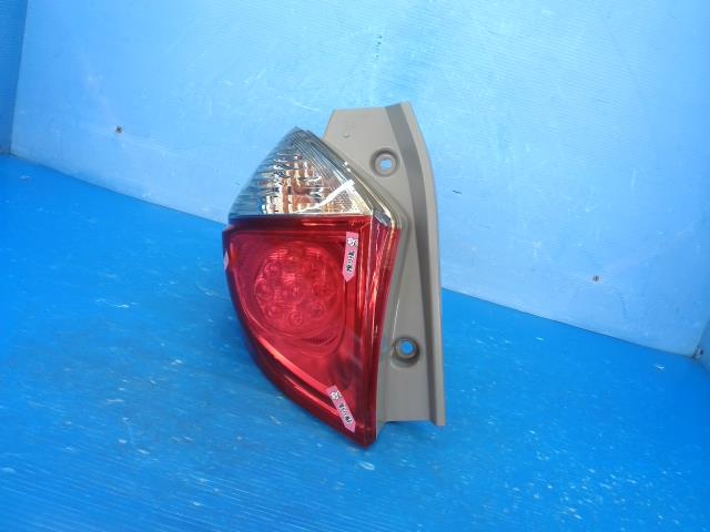 【中古】中古部品 ラクティス NCP122 左テールランプ 【3310550000-230531000315600】