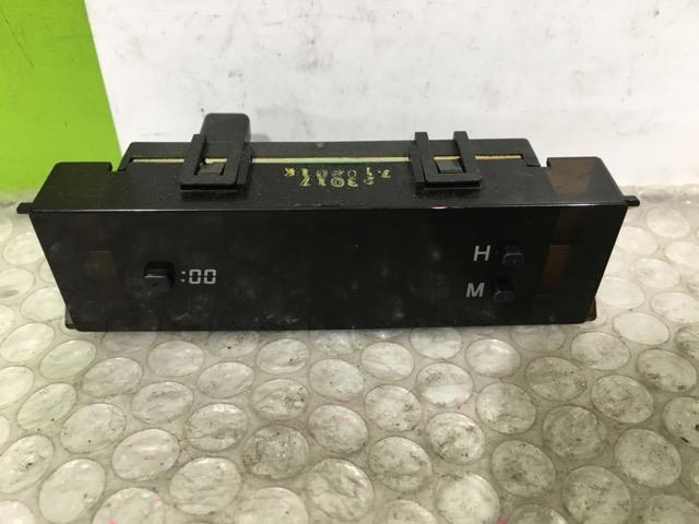 【中古】中古部品 レジアス RCH41W 時計 【3330530100-000005116668050】