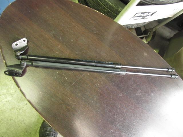 【中古】中古部品 アクセラ BL5FW バックドアダンパー 【3310190100-001145299077250】