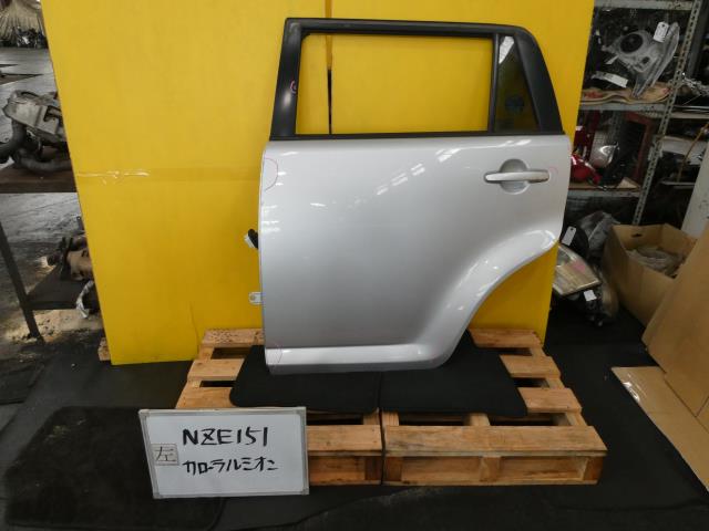 【中古】中古部品 カローラルミオン NZE151N 左リアドア 【3331010600-230509000713400】