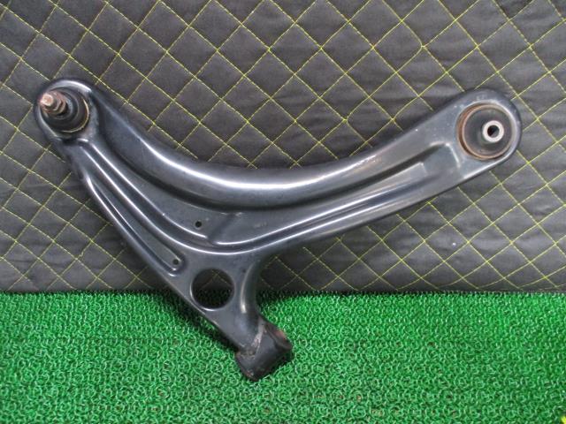 【中古】中古部品 エブリィ DA17V 右フロントロアアーム 【3330660100-000023312251720】