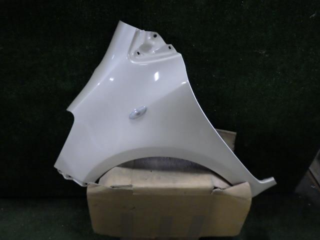 【中古】中古部品 ヴィッツ NCP95 左フロントフェンダー 【3260460000-230620000510700】
