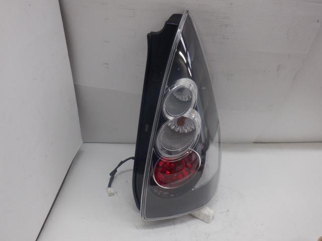 【中古】中古部品 プレマシー CREW 右テールランプ 【3310250100-000233007615500】
