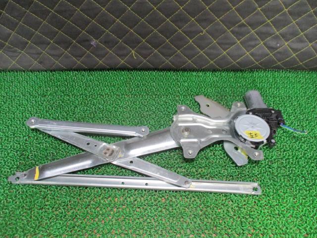 【中古】中古部品 エッセ L235S 左フロントドアレギュレータ・モーター 【3330660100-000022319713220】