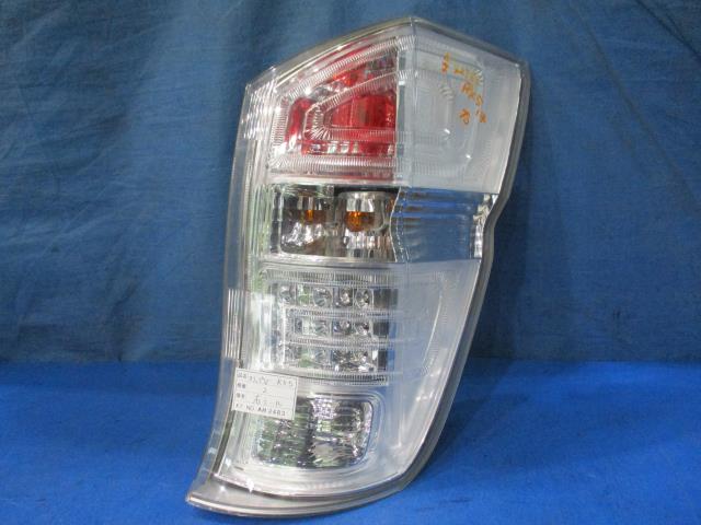 【中古】中古部品 ステップワゴン RK5 右テールランプ 【3310160100-000004276615500】