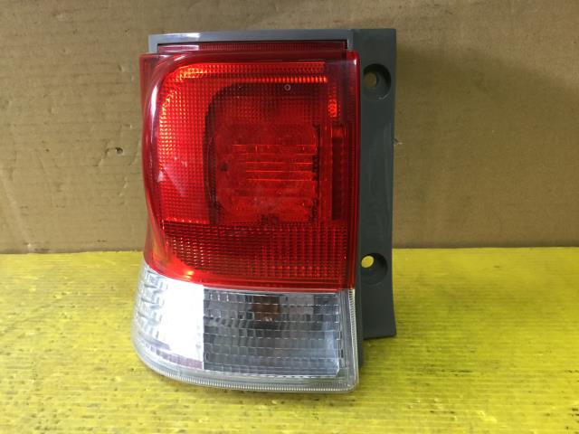 【中古】中古部品 タント L385S 左テールランプ 【3330960100-000052030815600】 1