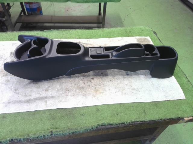 【中古】中古部品 ヴィッツ NSP130 コンソールボックス 【3310200100-000020051177100】