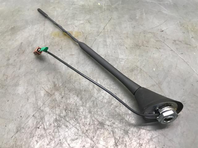 【中古】中古部品 アウディ A1 8XCAX アンテナ 【3330530100-000005133561000】