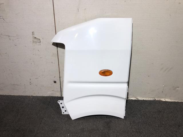 【中古】中古部品 スクラム DG64V 左フロントフェンダー 【3310050100-001595999610700】