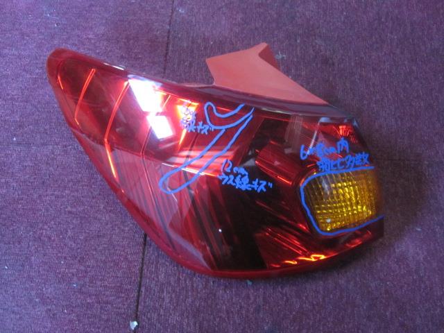 【中古】中古部品 カルディナ ZZT241W 左テールランプ 【3310050100-000992798215600】