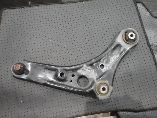 【中古】中古部品 eKワゴン B11W 右フロントロアアーム 【3331010800-000021223451720】