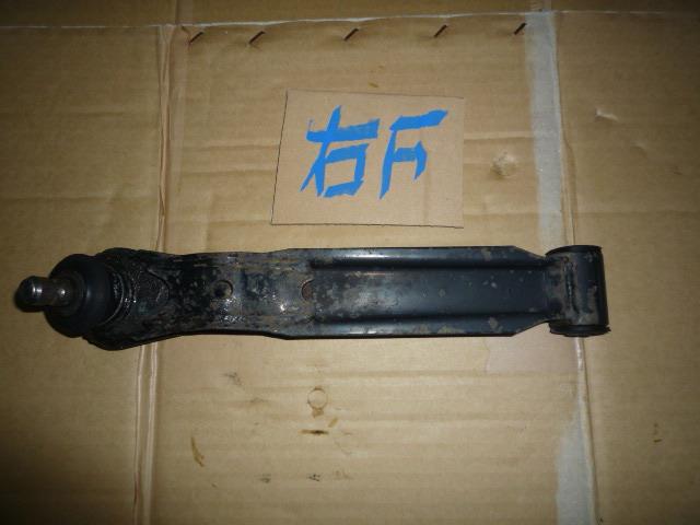 【中古】中古部品 ワゴンR CT21S 右フロントロアアーム 【3310050100-001230542451720】