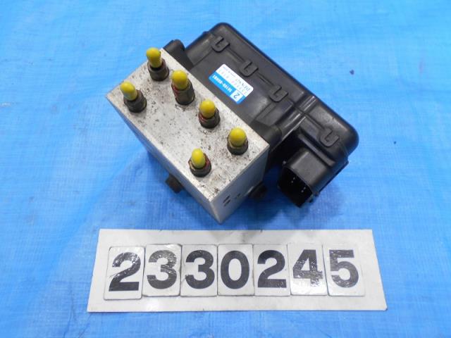 メーカー スズキ 車名 ツイン 型式類別 12366-0024 グレード ガソリンB 認定型式 CBA-EC22S 車両タイプ 2Dクーペ 年式 H17/4 シフト 3FT 駆動 通称型式 EC22SXATL-3 エンジン型式 K6A ミッション型式 アクスル型式 車体色 ブライトレッドII 車体色No Z9T トリム色No C05 走行距離(Km) 88,783 メーカー純正品番 56100-80H01 部品メーカー品番 133000-8161 保証 1ヶ月/1000km 付加情報 Gスキャンツールテスト済; デンソー(133000-8161); 純正(56100-80H01) 商品情報 ※純正番号およびモデル番号は参考としてください。※リビルト部品を購入される際のお願い【再生部品】と表示されているものをリビルト部品と呼んでいます。リビルト部品の場合には、交換時に取り外した部品をご返却していただく場合があります。詳しくはこちら※大物商品(ドア・ボンネット・バンパー等)は個人宅への配送ができない場合がございます。その場合、最寄りの配送業者支店止め等の対応となりますので、あらかじめご了承ください。 ページ上部へ【中古】中古部品 ツイン EC22S ABSアクチュエーター 【3310040100-000233024542500】