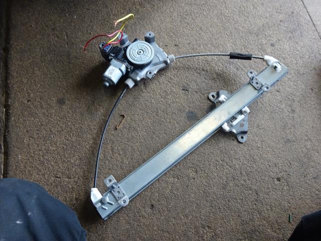 【中古】中古部品 NV150 AD VY12 左フロントドアレギュレータ・モーター 【3310410000-000223107213220】