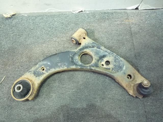 【中古】中古部品 ムーヴ L150S 右フロントロアアーム 【3310050100-001476006751720】