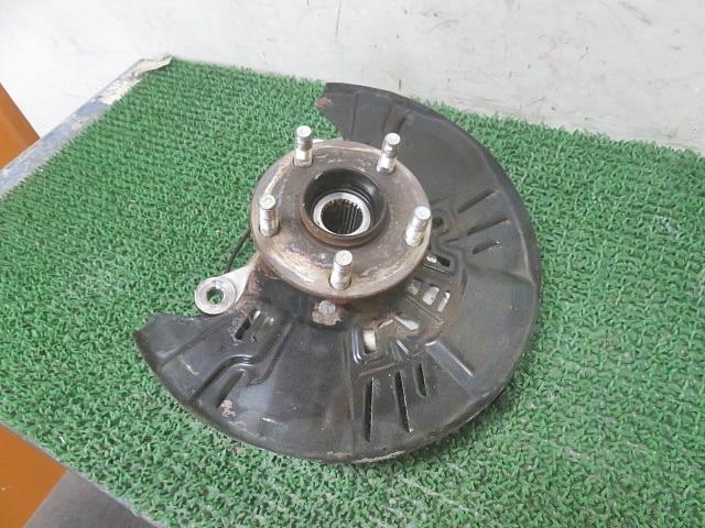 【中古】中古部品 インプレッサ GT7 右フロントナックルハブ 【3330380100-000035031944310】