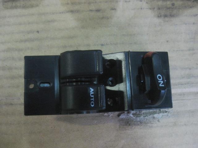 【中古】中古部品 バモス HM1 パワーウインドウスイッチ 【3310050100-000970884161900】