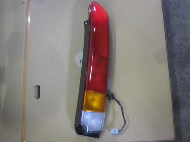 【中古】中古部品 バモス HM1 右テールランプ 【3310050100-001023850315500】