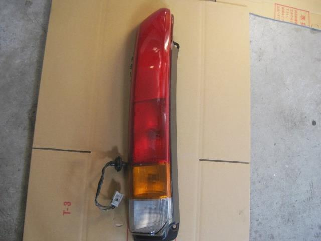 【中古】中古部品 バモス HM1 左テールランプ 【3310050100-000820168715600】