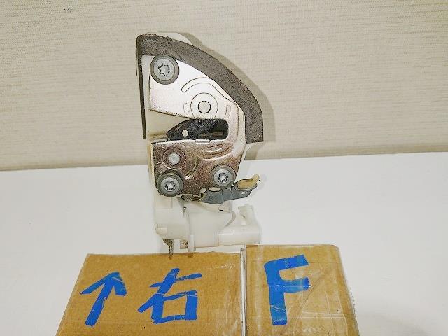 e-cleマートの【中古】中古部品 ミライース LA300S 右フロントドアロックソレノイド 【3310050100-001674433264550】｜アングル3