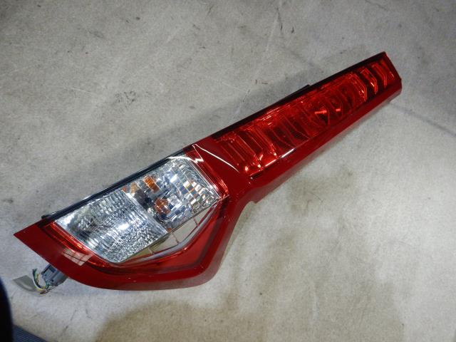 【中古】中古部品 ジャスティ M900F 右テールランプ 【3330810100-230907001215500】