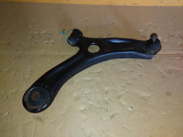 【中古】中古部品 アルト HA25S 右フロントロアアーム 【3330960100-000052106451720】