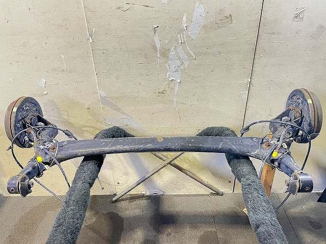 【中古】中古部品 ウィッシュ ZGE20G リアアクスルビーム 【3310050100-001652237453500】