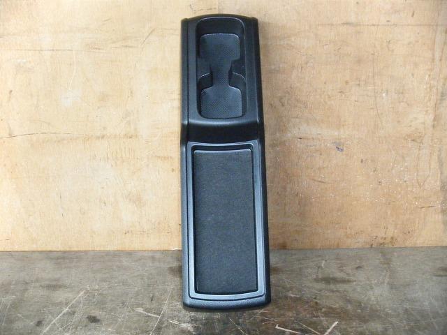 【中古】中古部品 ウィッシュ ZGE20G コンソールボックス 【3310050100-001652308977100】