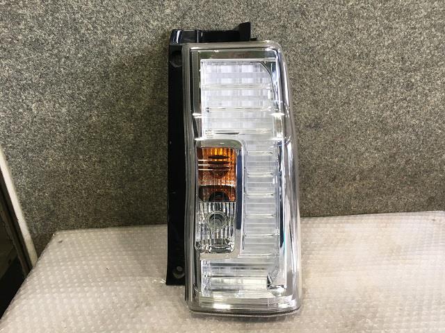 【中古】中古部品 タント LA600S 右テ