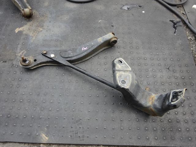 【中古】中古部品 ハイゼット S201P 右フロントロアアーム 【3310410000-000223084551720】