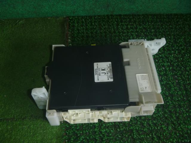 【中古】中古部品 カローラアクシオ NZE161 ヒューズボックス 【3330370100-000233021267800】