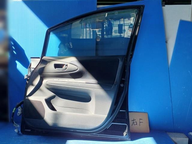 【中古】中古部品 ウィッシュ ZGE20W 右フロントドア 【3310050100-000203040113100】