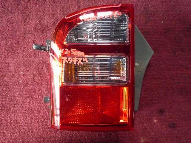 【中古】中古部品 アイシス ANM10G 右テールランプ 【3310050100-001158507715500】
