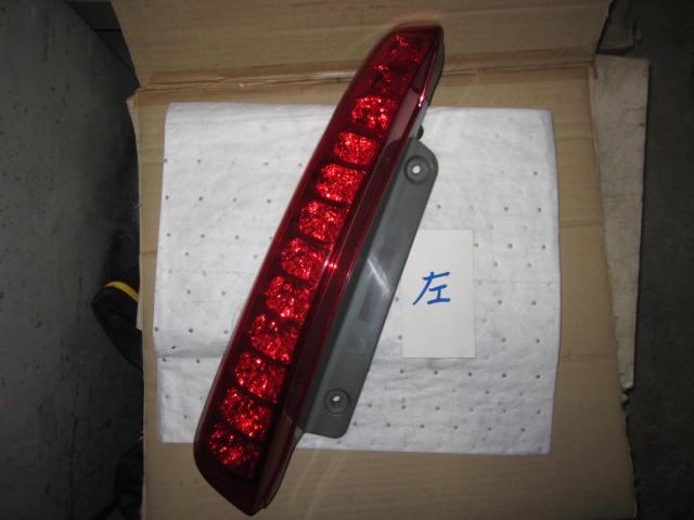 【中古】中古部品 アイシス ZNM10G 左テールランプ 【3310050100-001062565515600】