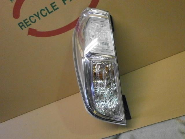【中古】中古部品 デイズルークス B21A 左テールランプ 【3340200100-890940000015600】