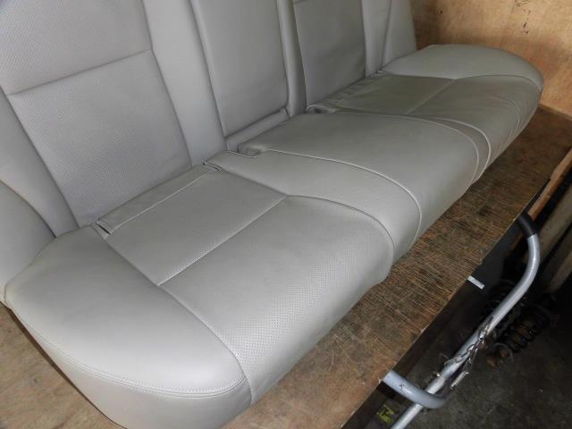 【中古】中古部品 アベンシス AZT251 リアシート 【3310050100-001551906670800】
