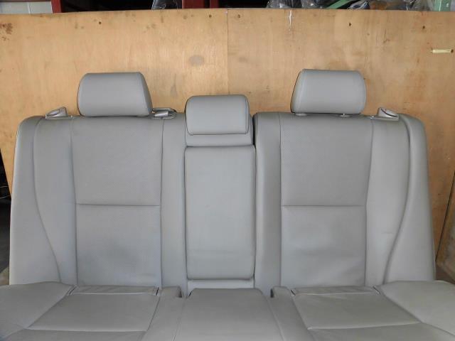 【中古】中古部品 アベンシス AZT251 リアシート 【3310050100-001551906670800】