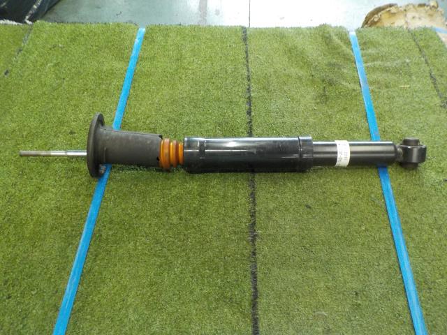 【中古】中古部品 ステップワゴン RP5 右リアショックアブソーバー 【3260200000-230711000750700】