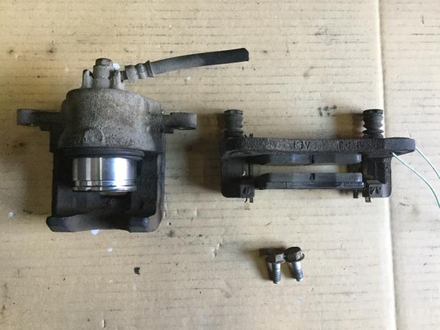 【中古】中古部品 R2 RC2 右フロントキャリパー 【3330960100-000052127144330】