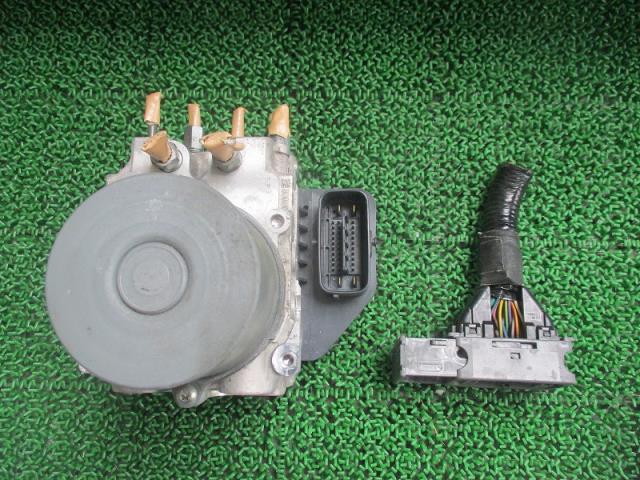 【中古】中古部品 アテンザ GJ2FW ABSアクチュエーター 【3500080000-230612000542500】