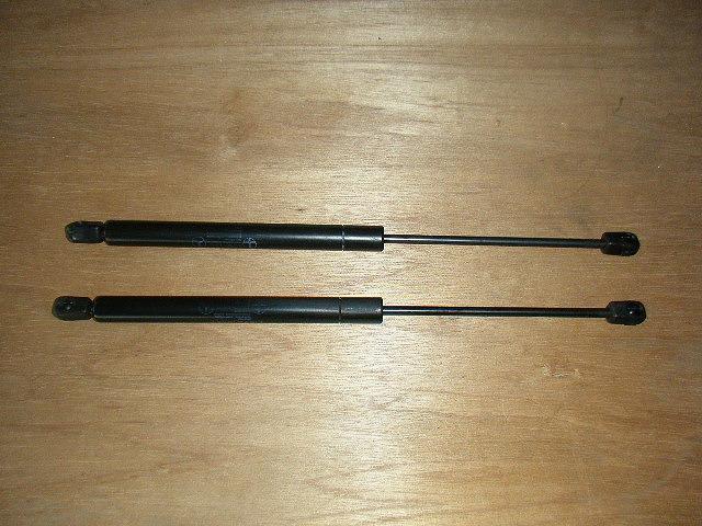 【中古】中古部品 ベンツ CLKクラス 208335 フードダンパー 【3310050100-001471665010510】