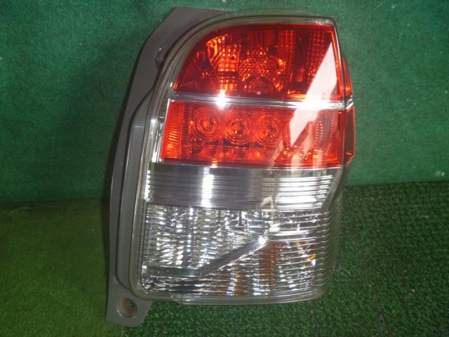 【中古】中古部品 スペイド NCP141 右テールランプ 【3330370100-000233022515500】