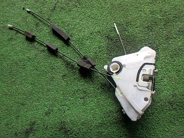 e-cleマートの【中古】中古部品 ライフ JC2 右フロントドアロックソレノイド 【3330450100-231006000164550】｜アングル2