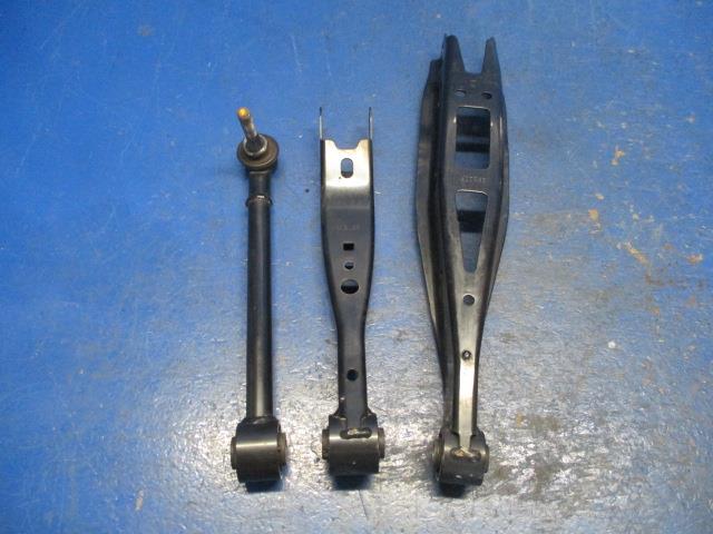 【中古】中古部品 インプレッサ GT2 左リアロアアーム 【3310270100-000013828251840】