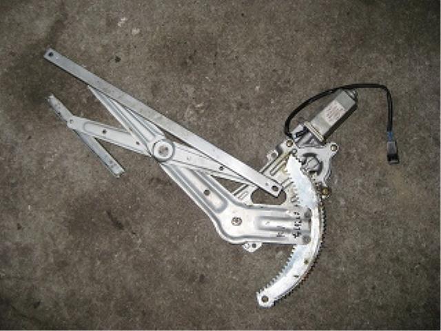 【中古】中古部品 マーチ K11 右フロントドアレギュレータ・モーター 【3310050100-000636344613120】