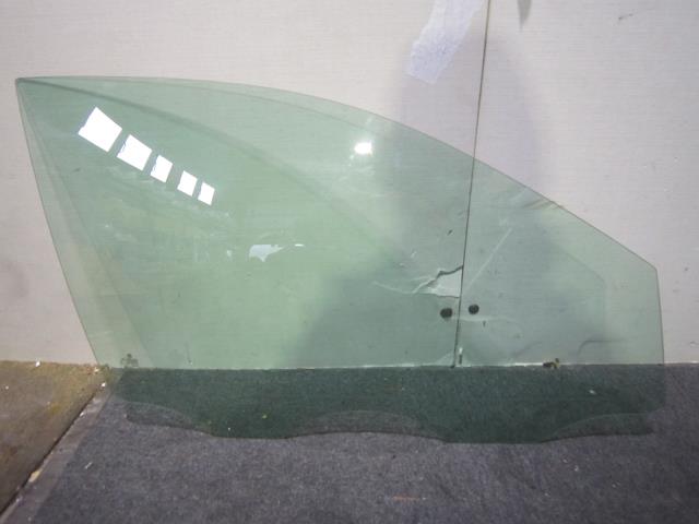 【中古】中古部品 VW ポロ 9NBKY 右フロントドアガラス 【3310050100-001415607313130】