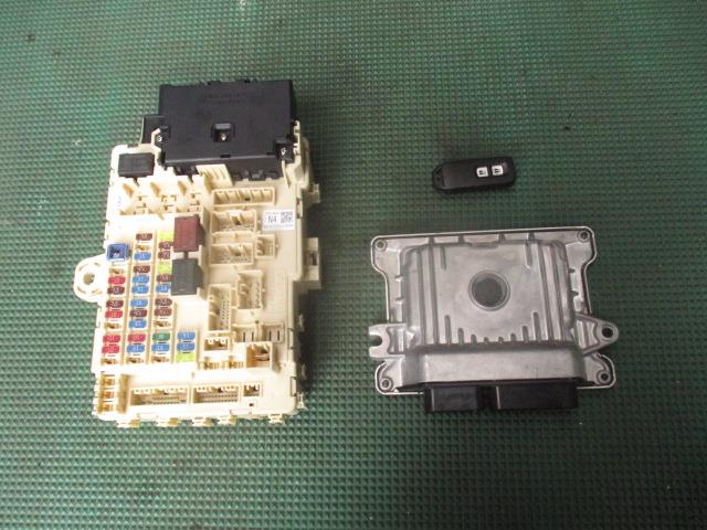 メーカー ホンダ 車名 N−WGN 型式類別 17659-0008 グレード カスタムG Lパッケージ 認定型式 DBA-JH1 車両タイプ 5ドアハッチバック 年式 H28/6 シフト CVT 駆動 通称型式 JH1 エンジン型式 S07A ミッション型式 アクスル型式 車体色 クリスタルブラックパール 車体色No NH731P トリム色No S 走行距離(Km) 85,152 メーカー純正品番 部品メーカー品番 保証 1ヶ月/1000km 付加情報 キー+CPU付きセット/T6G-N420、37820-5Z1M92 商品情報 ※純正番号およびモデル番号は参考としてください。※リビルト部品を購入される際のお願い【再生部品】と表示されているものをリビルト部品と呼んでいます。リビルト部品の場合には、交換時に取り外した部品をご返却していただく場合があります。詳しくはこちら※大物商品(ドア・ボンネット・バンパー等)は個人宅への配送ができない場合がございます。その場合、最寄りの配送業者支店止め等の対応となりますので、あらかじめご了承ください。 ページ上部へ【中古】中古部品 N−WGN JH1 エンジンコンピューター 【3310190100-000233014063100】