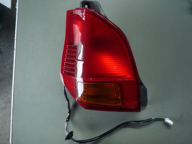 【中古】中古部品 ミニカ H42V 左テールランプ 【3310050100-001345985015600】