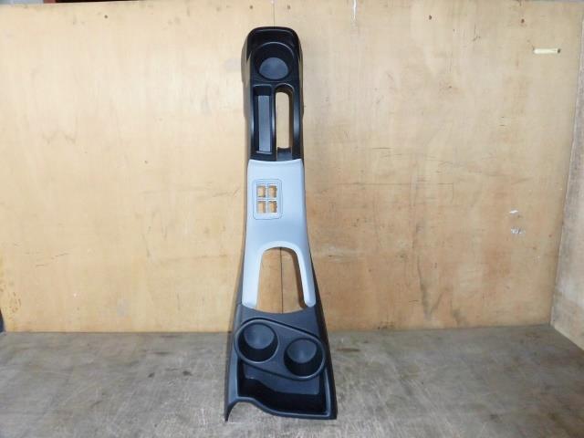 【中古】中古部品 アクア NHP10 コンソールボックス 【3310050100-001552439077100】