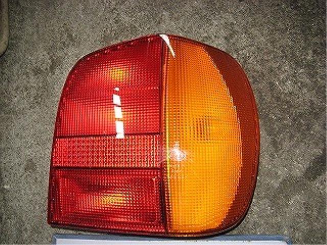 【中古】中古部品 VW ポロ 6NAHS 右テールランプ 【3310050100-000604739115500】